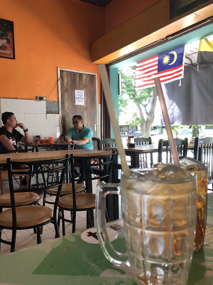 Along Cafe Ipoh Garden